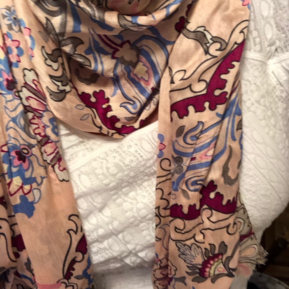 Scarf 🧣 - Picture 3 of 5